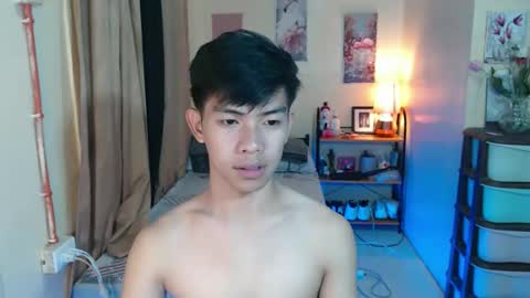 Snapshot of clyde_twinkx chatting on April 13, 10:43 am clyde_twinkx online show from April 13, 10:43 am