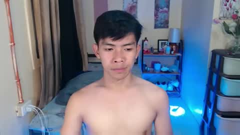 Snapshot of clyde_twinkx chatting on April 15, 10:33 am clyde_twinkx online show from April 15, 10:33 am