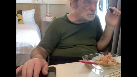 Snapshot of coach_karl chatting on January 12, 12:32 pm Coach Karl Porn Star Tip me all the way to my next trip online show from January 12, 12:32 pm