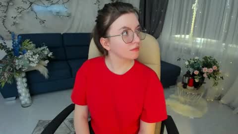 Molly online show from June 21, 8:39 am