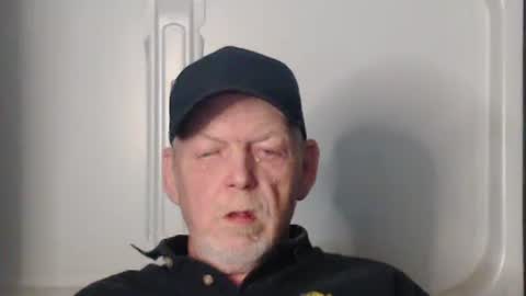 Snapshot of cockreadynow4u chatting on October 18, 6:05 am cockreadynow4u online show from October 18, 6:05 am