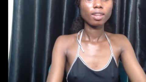 Snapshot of coco_petitqueen chatting on October 3, 10:23 am coco_petitqueen online show from October 3, 10:23 am
