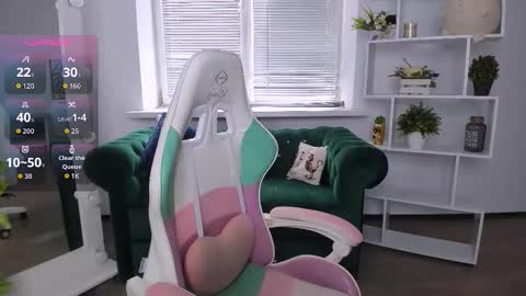 Snapshot of cocoa_sins chatting on October 15, 6:35 am Olivia online show from October 15, 6:35 am
