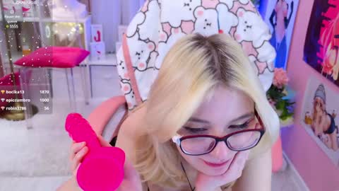 Mia online show from December 13, 2:21 am