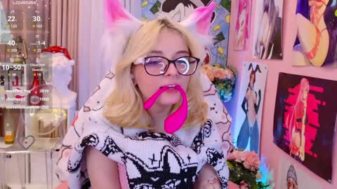 Mia online show from December 15, 12:18 am