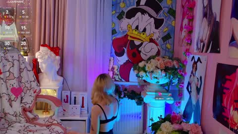 Mia online show from December 19, 9:17 pm