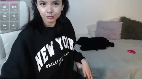 Phia And Luna online show from September 28, 3:01 am