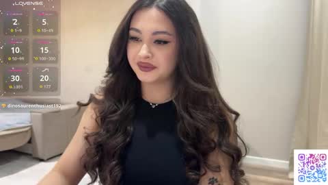 Yumi online show from May 19, 11:00 pm