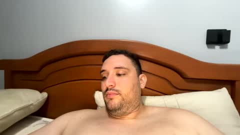 Snapshot of cohenda22 chatting on October 25, 2:02 pm Twitteer silvath97 cohendasilva12 online show from October 25, 2:02 pm