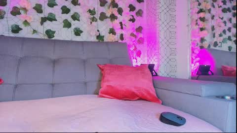 colett online show from September 12, 11:54 am