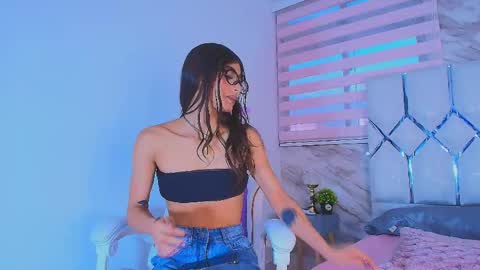 colett online show from May 31, 12:01 pm
