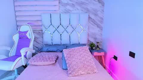 colett online show from June 5, 11:49 am