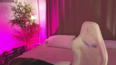 Collen Mon Tue Wed Thu Fri GMT 3 0300am - 0900am  online show from April 2, 4:59 pm