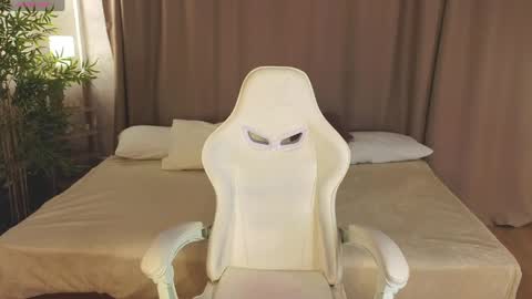 Collen Mon Tue Wed Thu Fri GMT 3 0300am - 0900am  online show from April 5, 4:59 pm