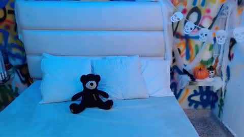 Snapshot of collins_aria chatting on October 11, 2:26 pm valentina online show from October 11, 2:26 pm