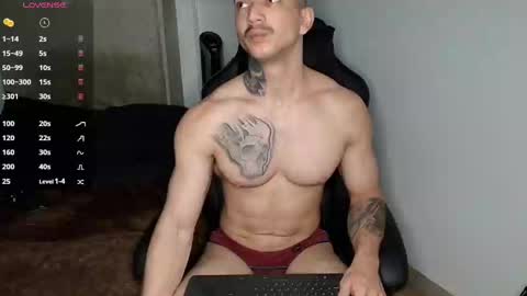 Snapshot of colombianmuscle8 chatting on January 17, 11:18 pm colombianmuscle8 online show from January 17, 11:18 pm