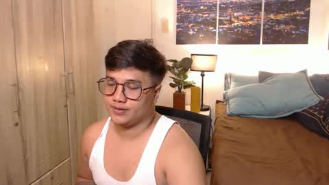 Snapshot of colossalboy chatting on February 25, 12:24 pm Sunny online show from February 25, 12:24 pm