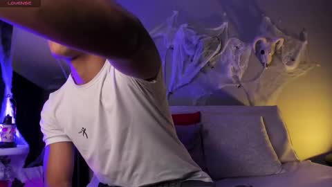 colstorw_ online show from October 21, 10:38 am