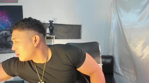 coltonmassif_ online show from December 24, 7:06 am