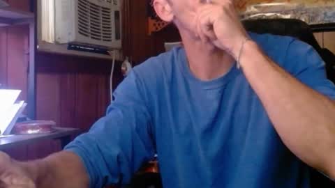 Snapshot of comic_king27 chatting on April 6, 11:27 pm Nelson or ComicKing and sometime Peachy143 online show from April 6, 11:27 pm
