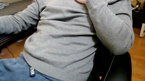 Snapshot of commanderchip chatting on March 3, 2:59 pm commanderchip online show from March 3, 2:59 pm