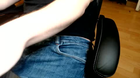 Snapshot of commanderchip chatting on March 4, 3:59 pm commanderchip online show from March 4, 3:59 pm