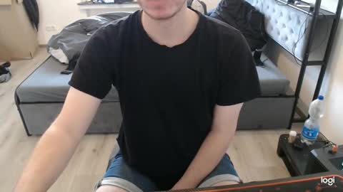 Snapshot of commanderchip chatting on October 18, 3:35 pm commanderchip online show from October 18, 3:35 pm