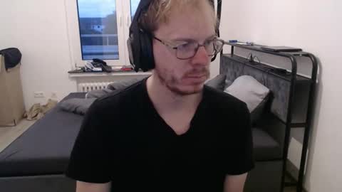 Snapshot of commanderchip chatting on October 25, 6:10 am commanderchip online show from October 25, 6:10 am