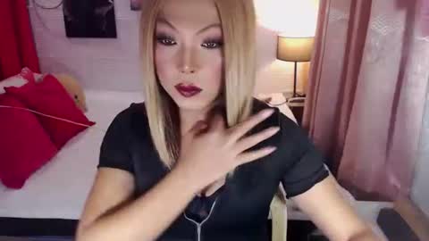 Snapshot of commanderofsexx chatting on June 9, 5:08 am QUEEN SABRINA online show from June 9, 5:08 am