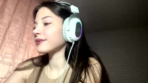 Bella  online show from September 26, 1:15 pm