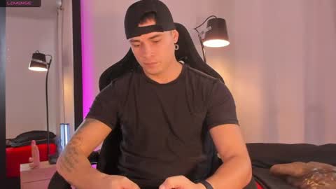 Snapshot of connorsmith_26 chatting on July 1, 3:23 pm Connor Smith online show from July 1, 3:23 pm