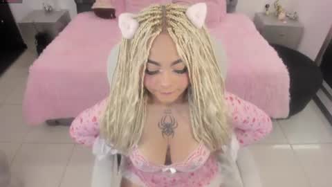 Snapshot of conny_curly chatting on June 30, 2:40 pm Conny online show from June 30, 2:40 pm