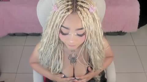 Snapshot of conny_curly chatting on July 9, 12:53 pm Conny online show from July 9, 12:53 pm