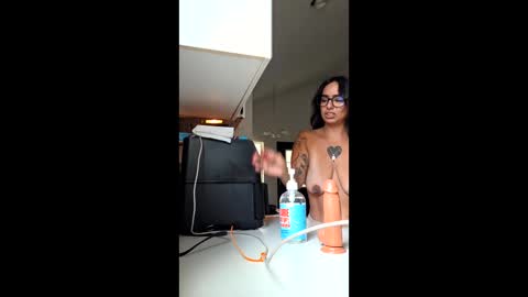 Snapshot of controllercutie chatting on June 10, 4:06 pm controllercutie online show from June 10, 4:06 pm