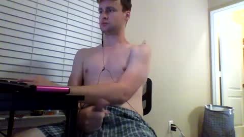 Snapshot of cooldude122222 chatting on December 22, 9:55 am cooldude122222 online show from December 22, 9:55 am