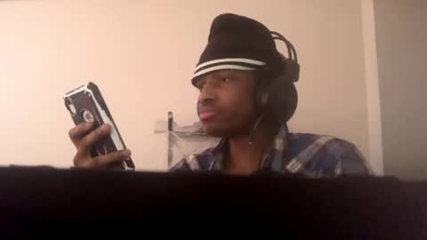 Snapshot of coolvibes69 chatting on December 5, 7:54 pm coolvibes69 online show from December 5, 7:54 pm