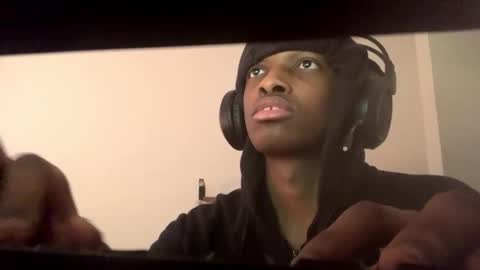 Snapshot of coolvibes69 chatting on December 17, 6:47 pm coolvibes69 online show from December 17, 6:47 pm