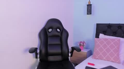 Carol Jhones  online show from October 23, 10:52 pm