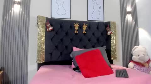 Coralie Bronson online show from December 17, 10:05 pm