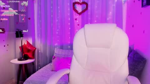 Coral Stefani online show from March 7, 8:13 am