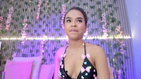 coralineross_ online show from October 27, 11:03 am