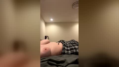 Snapshot of corals_house chatting on March 1, 6:37 am corals_house online show from March 1, 6:37 am