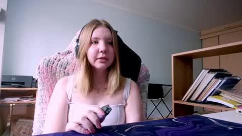 Snapshot of corinearendale chatting on May 26, 9:38 am Elvi online show from May 26, 9:38 am