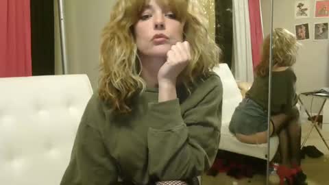 CorinneBijou online show from March 5, 4:56 am