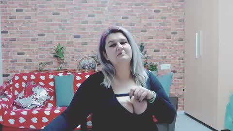 Elisa online show from January 18, 7:37 pm