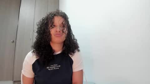 Snapshot of cositarika__ chatting on October 6, 1:41 pm Lunita online show from October 6, 1:41 pm