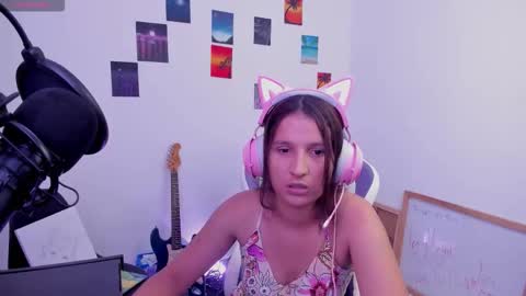 Snapshot of cositarika__ chatting on February 3, 3:17 pm Lunita online show from February 3, 3:17 pm