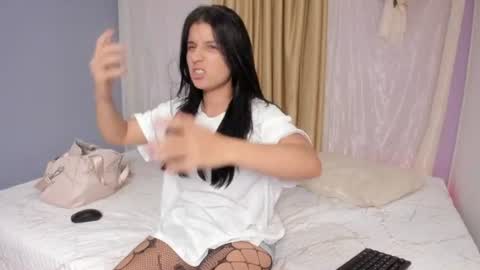 Snapshot of cositarika__ chatting on June 28, 1:44 am Lunita online show from June 28, 1:44 am