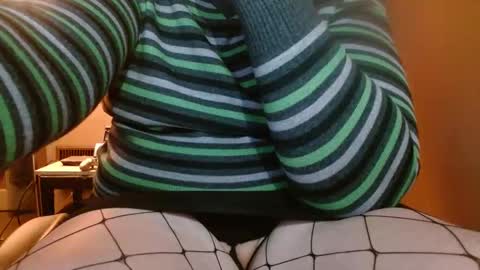 Snapshot of cosmicjones88 chatting on December 25, 11:11 am cosmicjones88 online show from December 25, 11:11 am