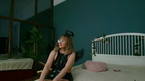 Snapshot of cougarmilf_ chatting on May 31, 8:10 pm cougarmilf_ online show from May 31, 8:10 pm